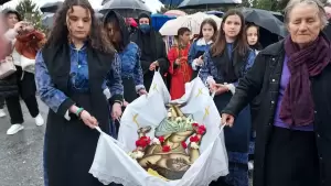 Μεγάλη Παρασκευή, Δρυόβουνο, η Αποκαθήλωση του Εσταυρωμένου