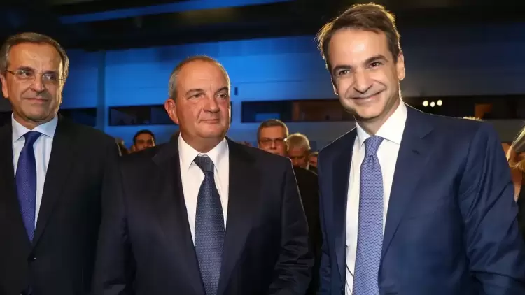 Μητσοτάκης: Στην πλατεία με τους πρώην – «Βάζουν πλάτη» Σαμαράς και Καραμανλής