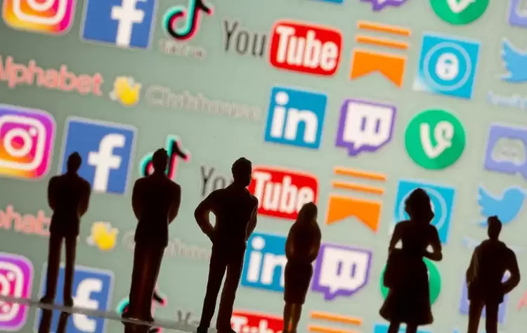 Οι Έλληνες ξοδεύουν 6 ώρες τη μέρα στο Internet με πρωταθλητή το Youtube