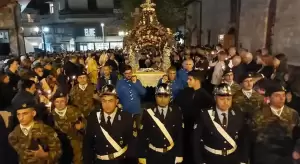 Η Περιφορά  του Επιταφίου του Αγίου Νικολάου Κοζάνης σε κατανυκτική ατμόσφαιρα