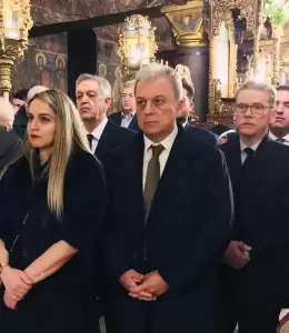 Η Περιφορά  του Επιταφίου του Αγίου Νικολάου Κοζάνης σε κατανυκτική ατμόσφαιρα