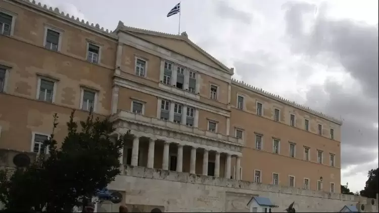 Ψηφίστηκε η ρύθμιση «μπλόκο» στο κόμμα Κασιδιάρη – από ΝΔ και ΠΑΣΟΚ – Απείχε ο ΣΥΡΙΖΑ