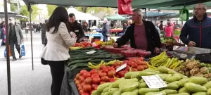 Στη λαϊκή αγορά της Κοζάνης η Έφη Μιχελάκη