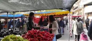 Στη λαϊκή αγορά της Κοζάνης η Έφη Μιχελάκη