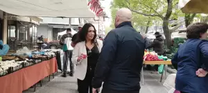 Στη λαϊκή αγορά της Κοζάνης η Έφη Μιχελάκη