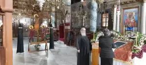 Ο στολισμός και η προετοιμασία των επιταφίων Αγ. Γεωργίου & Αγ. Νικάνορα Εράτυρας.