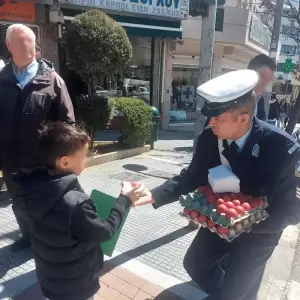 Τμήμα Τροχαίας Κοζάνης – Διανεμήθηκαν ενημερωτικά φυλλάδια σε διερχόμενους πεζούς και οδηγούς οχημάτων