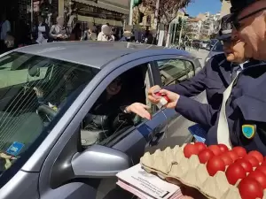 Τμήμα Τροχαίας Κοζάνης – Διανεμήθηκαν ενημερωτικά φυλλάδια σε διερχόμενους πεζούς και οδηγούς οχημάτων