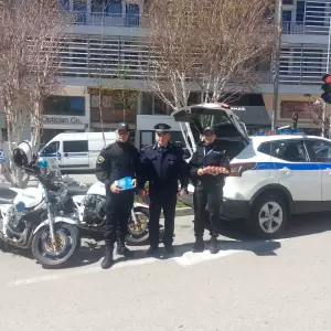 Τμήμα Τροχαίας Κοζάνης – Διανεμήθηκαν ενημερωτικά φυλλάδια σε διερχόμενους πεζούς και οδηγούς οχημάτων