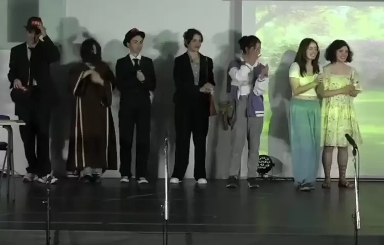 Το 3ο ΓΕΛ Κοζάνης αποσπά πολλά βραβεία σε θεατρικό διαγωνισμό Το 3ο ΓΕΛ Κοζάνης αποσπά πολλά βραβεία σε θεατρικό διαγωνισμό