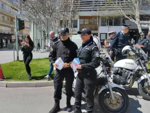 Η Τροχαία Κοζάνης στους δρόμους: το Πάσχα τσουγκρίζουμε στο σπίτι και όχι στο δρόμο…