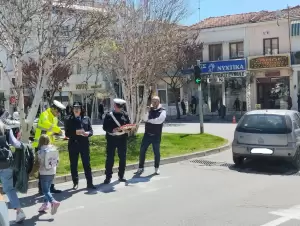 Η Τροχαία Κοζάνης στους δρόμους: το Πάσχα τσουγκρίζουμε στο σπίτι και όχι στο δρόμο…