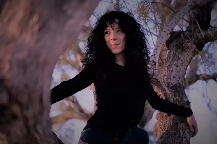 Βάλια Τσιργιώτη «Βρέχει Απόψε» – Μια συνέντευξη με την νέα  ερμηνεύτρια