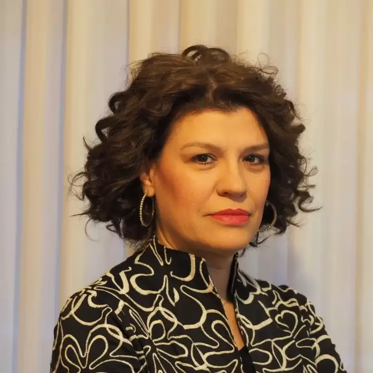 H σχολική σύμβουλος Ελένη Γερούση σχολιάζει το “ζήτημα”  για την προβολή στο σχολείο της ταινίας «Αγόρια στο ντους»