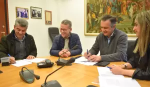 Ασφαλτοστρώσεις στους περιαστικούς οικισμούς του Δήμου Κοζάνης Ασφαλτοστρώσεις στους περιαστικούς οικισμούς του Δήμου Κοζάνης