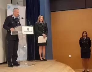 Φλώρινα: Η αστυνομία τίμησε τη μητέρα Φλώρινα: Η αστυνομία τίμησε τη μητέρα