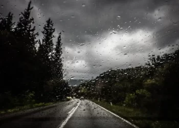 Καιρός: Καταιγίδες Και Βροχές Τις Επόμενες Ώρες – Πού Θα Είναι Πιο Έντονα Τα Φαινόμενα