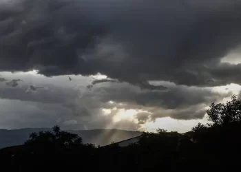 Ο Καιρός Σήμερα Για Κοζάνη Και Δυτική Μακεδονία: Συννεφιά Με Τοπικές Βροχές Και Σποραδικές Καταιγίδες Την Πέμπτη