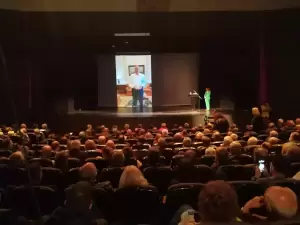 Κατάμεστη η Αίθουσα Τέχνης Κοζάνης στην Κεντρική Ομιλία της Παρασκευής Βρυζίδου