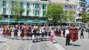 Κοζάνη: Χορός και νιάτα στην πλατεία της πόλης (εικόνες)