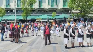 Κοζάνη: Χορός και νιάτα στην πλατεία της πόλης (εικόνες)