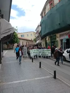 Παράσταση διαμαρτυρίας κατοίκων Καλαμιάς στο κέντρο της Κοζάνης