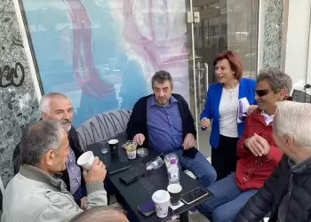 Περιοδεία της Βίκυς Βρυζίδου στην αγορά της Πτολεμαΐδας το Σάββατο 6 Μαΐου