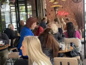 Περιοδεία της Βίκυς Βρυζίδου στην αγορά της Πτολεμαΐδας το Σάββατο 6 Μαΐου