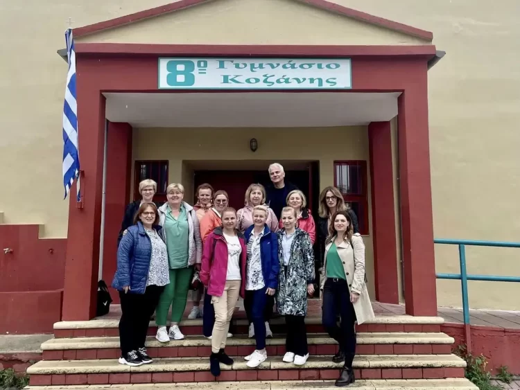 Πολωνοί Εκπαιδευτικοί Στην Κοζάνη, Στο 8 Γυμνάσιο