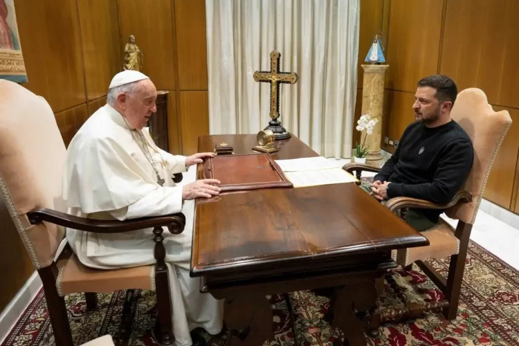 Συνάντηση Πάπα Ζελένσκι: Τι Ζήτησε Ο Ουκρανός Ηγέτης Από Τον Ποντίφικα