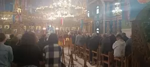 Θεία λειτουργία στον Ιερό Ναό Αγίων Κωνσταντίνου και Ελένης Μαυροδενδρίου