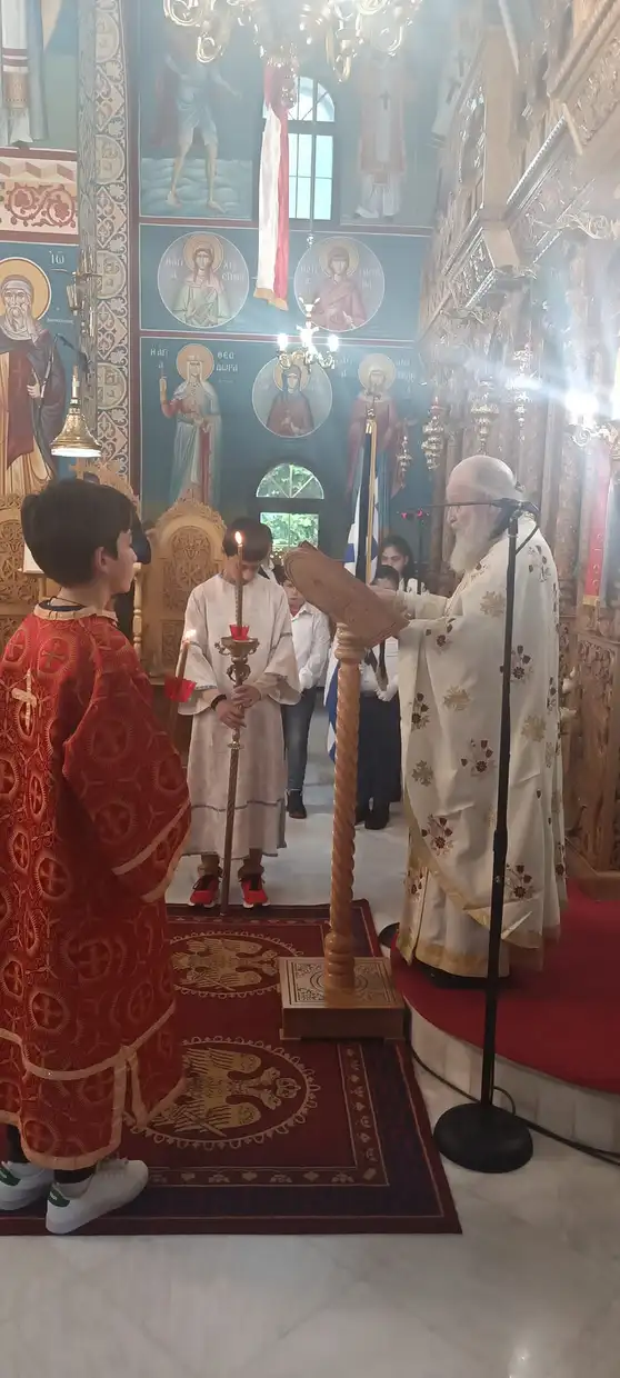 Θεία Λειτουργία Στον Ιερό Ναό Αγίων Κωνσταντίνου Και Ελένης Μαυροδενδρίου