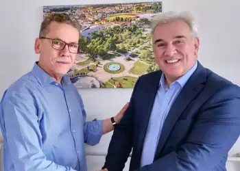 O εκπαιδευτικός Σάκης Παπαβασιλείου τα “βρήκε” με Μαλούτα…