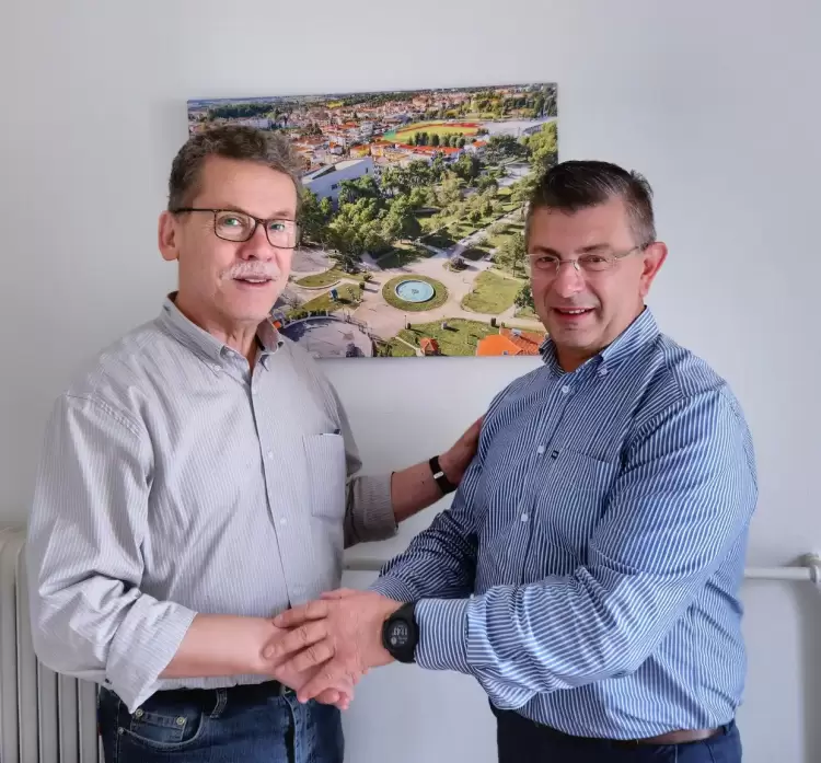 O Γρηγόρης Τζουμερκιώτης με την «Ενότητα» O Γρηγόρης Τζουμερκιώτης με την «Ενότητα»