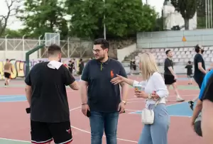 Ένας διαφορετικός αγώνας, ανταλλάσσοντας απόψεις