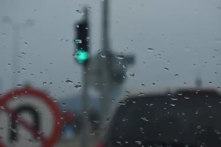 Ο Καιρός σήμερα για Κοζάνη και την δυτική Μακεδονία: Βροχές, καταιγίδες και πτώση θερμοκρασίας την Παρασκευή