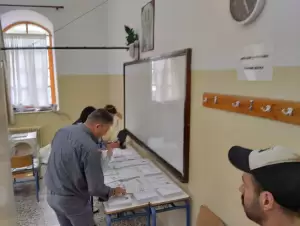 Κοζάνη: Στο "Θάρρος" μίλησαν σήμερα Κυριακή πολίτες σχετικά με το τι περιμένουν την επόμενη ημέρα των εκλογών Κοζάνη: Στο “Θάρρος” μίλησαν σήμερα Κυριακή πολίτες σχετικά με το τι περιμένουν την επόμενη ημέρα των εκλογών