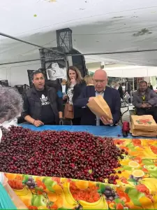 Μιχάλης Παπαδόπουλος: Στη Λαϊκή αγορά της Κοζάνης συζητώντας με παραγωγούς εμπόρους και πολίτες
