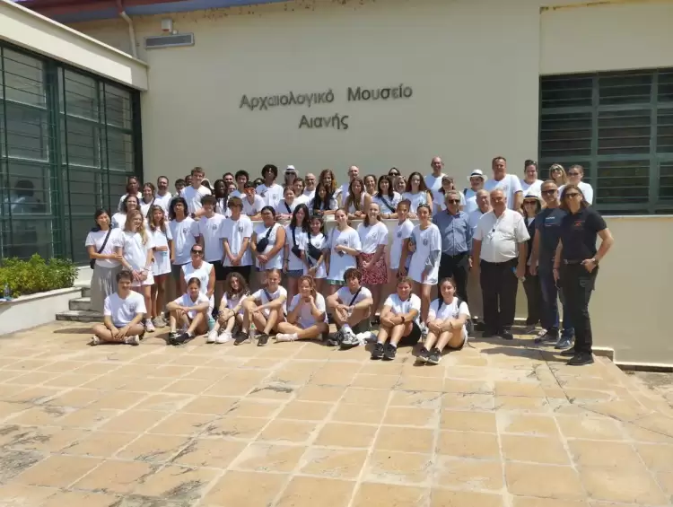 Αιανή Κοζάνης: Επίσκεψη ομάδας μαθητών και καθηγητών της Πολιτείας του Connecticut των ΗΠΑ Αιανή Κοζάνης: Επίσκεψη ομάδας μαθητών και καθηγητών της Πολιτείας του Connecticut των ΗΠΑ