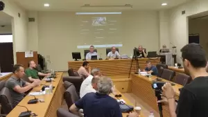 Δημοτικό συμβούλιο Κοζάνης: Τοποθέτηση κερκίδων στο ΔΑΚ Κοζάνης – Ένταση για τα φωτοβολταϊκά