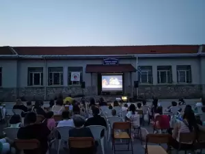 Πολιτιστικό Καλοκαίρι: Συνεχίζεται η προβολή παιδικών ταινιών σε κοινότητες του Δήμου Φλώρινας Πολιτιστικό Καλοκαίρι: Συνεχίζεται η προβολή παιδικών ταινιών σε κοινότητες του Δήμου Φλώρινας