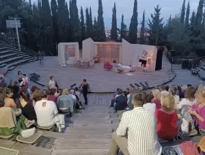 Πρεμιέρα με μπόλικο γέλιο για το  “Αταίριαστο ζευγάρι” του Νήλ Σάιμον