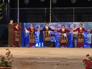 Βροντερό παρών…