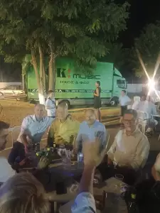 Βροντερό παρών…