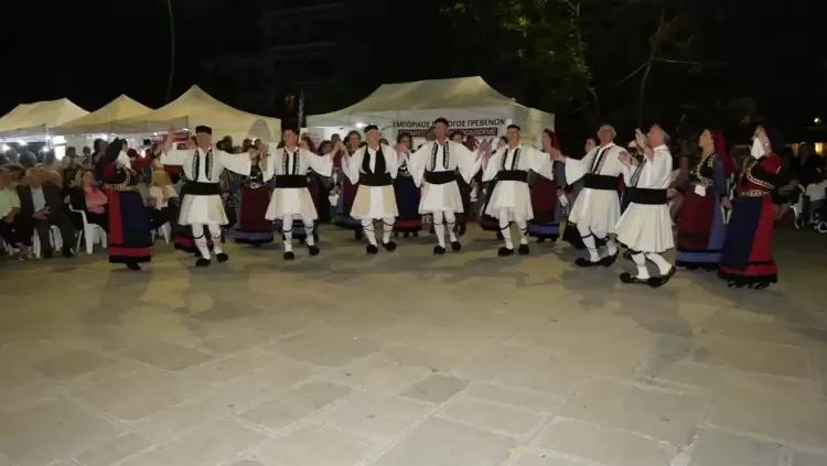 Ξεσήκωσε την Πλατεία Αιμιλιανού το Τμήμα Παραδοσιακών Χορών του Δήμου Γρεβενών