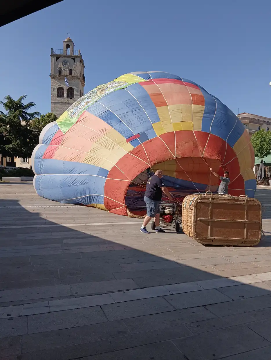 Κοζάνη: Ένα Τεράστιο Αερόστατο Στην Κεντρική Πλατεία