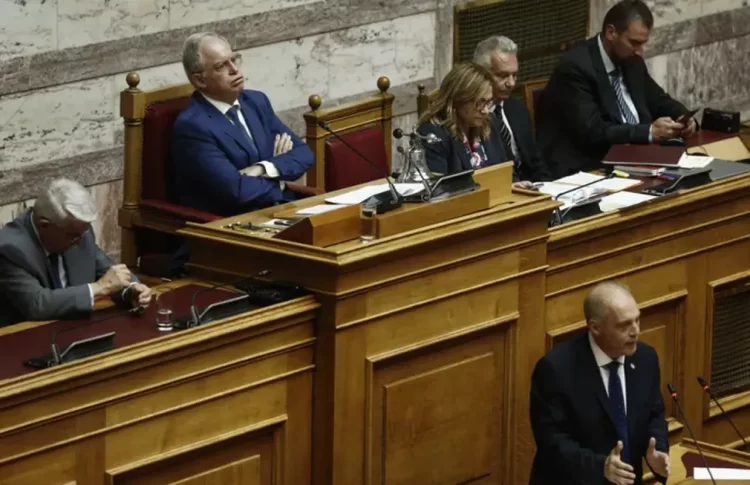 «Θερμό Επεισόδιο» Στη Βουλή – Τασούλας Σε Βελόπουλο: Εχετε Εξευτελιστική Συμπεριφορά Για Αρχηγό Κόμματος
