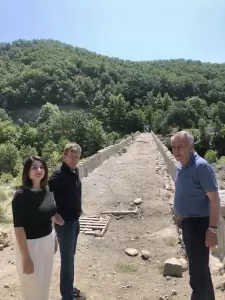 Τις εργασίες αποκατάστασης της λίθινης γέφυρας Σπανού στα Γρεβενά επισκέφθηκε ο Αντιπεριφερειάρχης Γ. Βαβλιάρας
