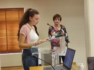 Φωτεινά Μηνύματα ενός Επιστήθιου Εχθρού