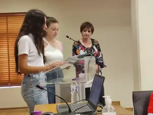 Φωτεινά Μηνύματα ενός Επιστήθιου Εχθρού